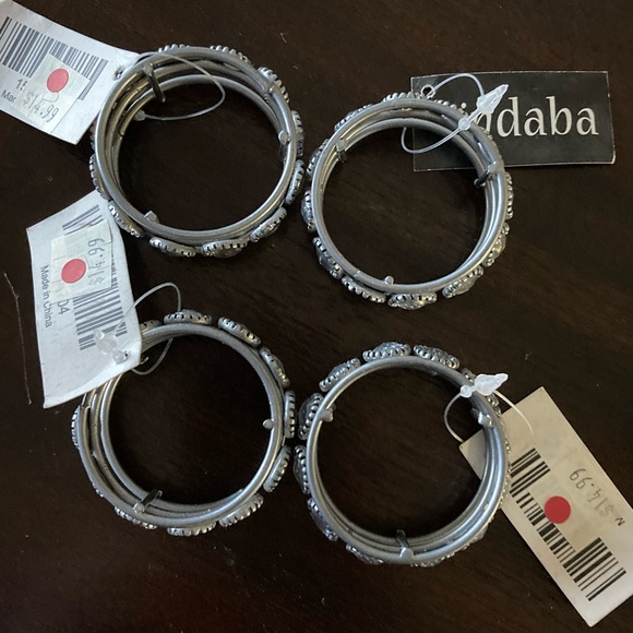 Set of 4 napkin rings. NWT - Picture 2 of 5